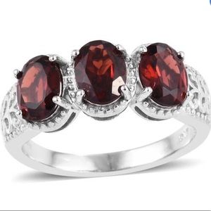Sale! NWOT Garnet trilogy ring in platinum